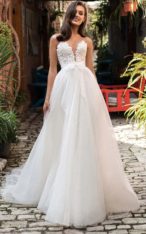 Elegant A Line Ball Gown Sweetheart Lace Tulle Court Train Wedding Dress with Appliques and Bow-715954