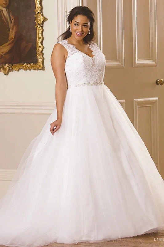 Ball Gown Maxi Sleeveless V-Neck Jeweled Tulle Plus Size Wedding Dress With Appliques And Illusion-MK_705556